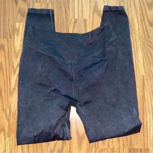 Gymshark Black Leggings Athletic Stretch Fit - Picture 5 of 8